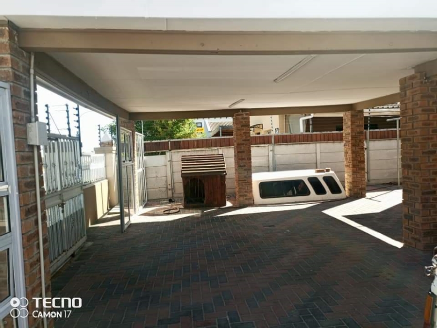 3 Bedroom Property for Sale in Electric City Western Cape